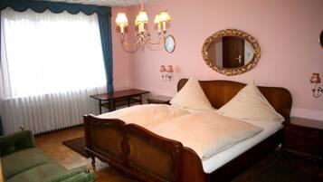 12 quartos, cofres nos quartos, berço de viagem, Wi-Fi