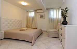 Free WiFi, bed sheets - Cozy apartment in Pula with WiFi (Pula)