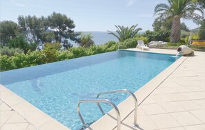Pool - Stunning apartment in ISTRES with WiFi (ISTRES)