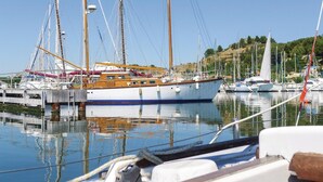 A marina with several sailboats docked. - Stunning apartment in ISTRES with WiFi (ISTRES)
