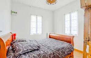 2 Schlafzimmer, Reisekinderbett, kostenloses WLAN, Bettwäsche