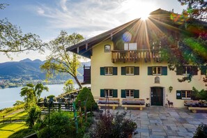 Unclassified image, 4 of 20, button