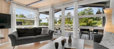 TV, fireplace, DVD player, stereo