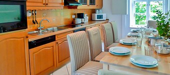 Apartment 2 - large apartments in the Manor House