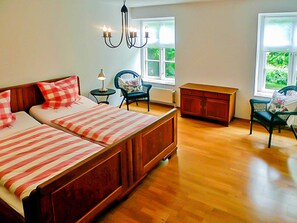 2 Schlafzimmer, Reisekinderbett, WLAN, Bettwäsche