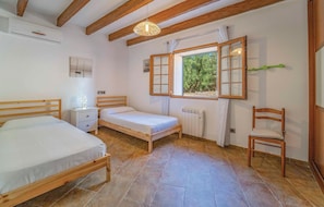 4 chambres, lit parapluie, Wi-Fi gratuit, draps fournis