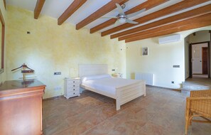 4 camere, culla da viaggio, Wi-Fi gratuito, lenzuola
