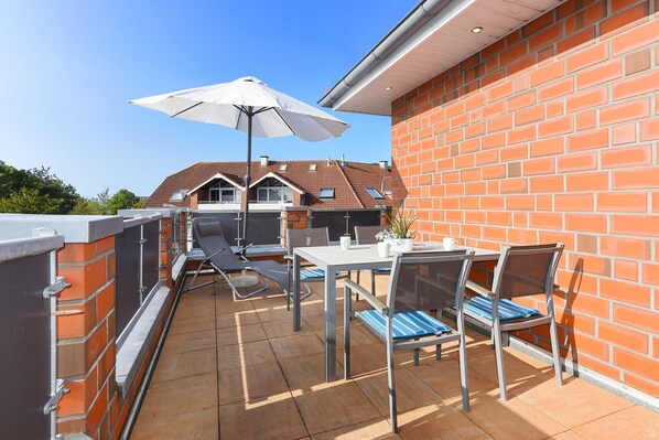 Unclassified image, 1 of 25, button