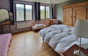 6 Schlafzimmer, Reisekinderbett, kostenloses WLAN