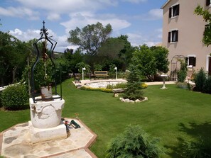 Property grounds - Holiday apartment with barbecue (Veli Lošinj)