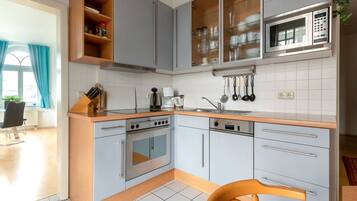 Kühlschrank, Mikrowelle, Ofen, Geschirrspüler