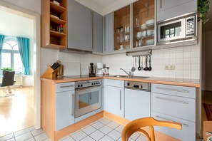 Fridge, microwave, oven, dishwasher - Vacation apartment 10 Haus Metropol, 2-room apartment close to the beach - Whg 10, 2 - room - (Binz)