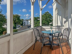 Unclassified image, 5 of 18, button