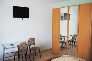1 Schlafzimmer, Schreibtisch, WLAN, BettwÀsche