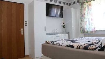 2 Schlafzimmer, Reisekinderbett, WLAN, Bettwäsche