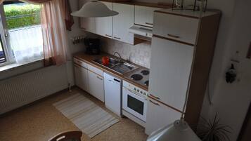 Kühlschrank, Mikrowelle, Ofen, Geschirrspüler