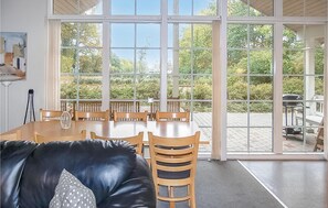 TV, fireplace, DVD player