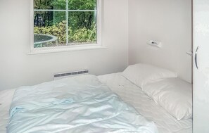 4 bedrooms, travel crib, free WiFi