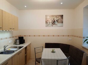 Fridge, oven - Apartment Helbig (Elsterheide)