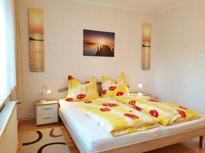 2 chambres, lit parapluie, draps fournis