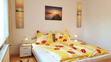 2 Schlafzimmer, Reisekinderbett, Bettwäsche