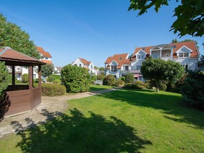 Unclassified image, 4 of 28, button