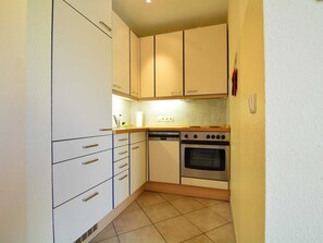 Fridge, oven, dishwasher, coffee/tea maker