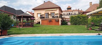 Holiday home with pool, whirlpool and air conditioning