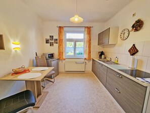 Fridge, microwave, oven, coffee/tea maker