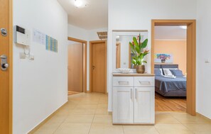 3 soverom, safe på rommet, wi-fi (inkludert) og sengetøy