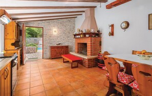 Dining - Cozy home in Reburici (Reburici)