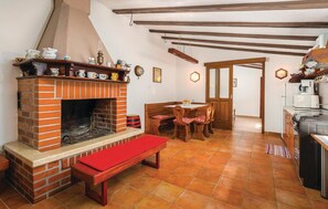 Fridge, microwave, stovetop, coffee/tea maker - Gorgeous home in Reburici (Reburici)