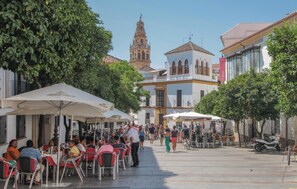 Outdoor dining - Nice home in Córdoba with WiFi (Córdoba)