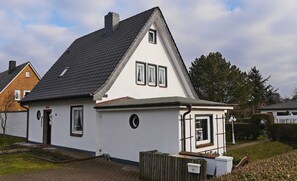 Unclassified image, 5 of 16, button