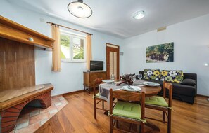 Dining - Beach front apartment in Rabac with WiFi (Rabac)