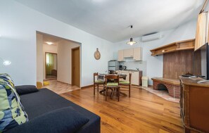 TV - Beach front apartment in Rabac with WiFi (Rabac)