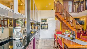Fridge, stovetop, dishwasher, coffee/tea maker