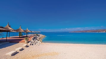 Una playa cerca