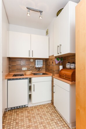 Fridge, coffee/tea maker, electric kettle, toaster