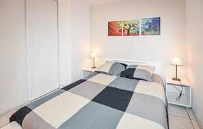 1 chambre, lit parapluie, Wi-Fi gratuit, draps fournis