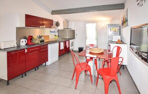 Réfrigérateur, micro-ondes, plaque de cuisson, lave-vaisselle