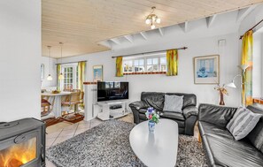 Fernseher, Kamin, DVD-Player