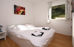 2 bedrooms, free WiFi, bed sheets - 2 bedroom beautiful home in Sparadici (Sparadici)