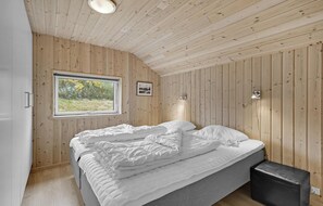 4 عدّة غرف نوم وسرير سفر وواي فاي مجانًا