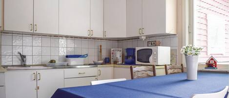 Réfrigérateur, plaque de cuisson, cafetière/bouilloire