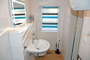 Unclassified image, 3 of 24, button