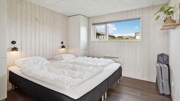 3 bedrooms, travel cot, free WiFi