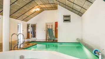 Una piscina techada