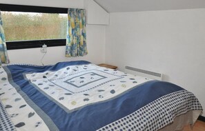 3 makuuhuonetta, vauvan matkasänky
