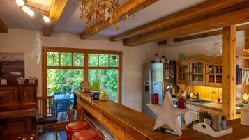 Jääkaappi, uuni, astianpesukone, pakastin